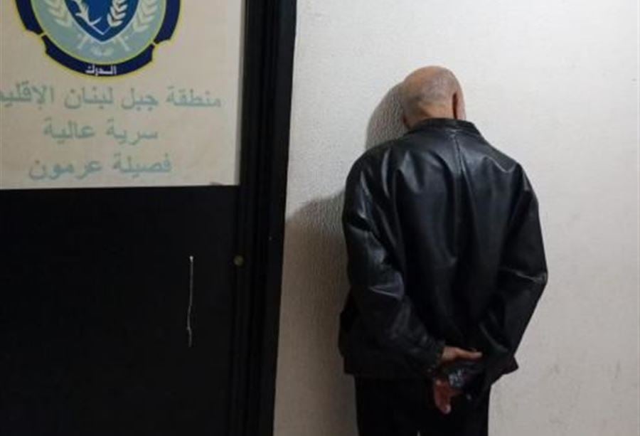 تحت التهديد... يستغل فتيات قاصرات ويعتدي عليهن! تحت التهديد... يستغل فتيات قاصرات ويعتدي عليهن!