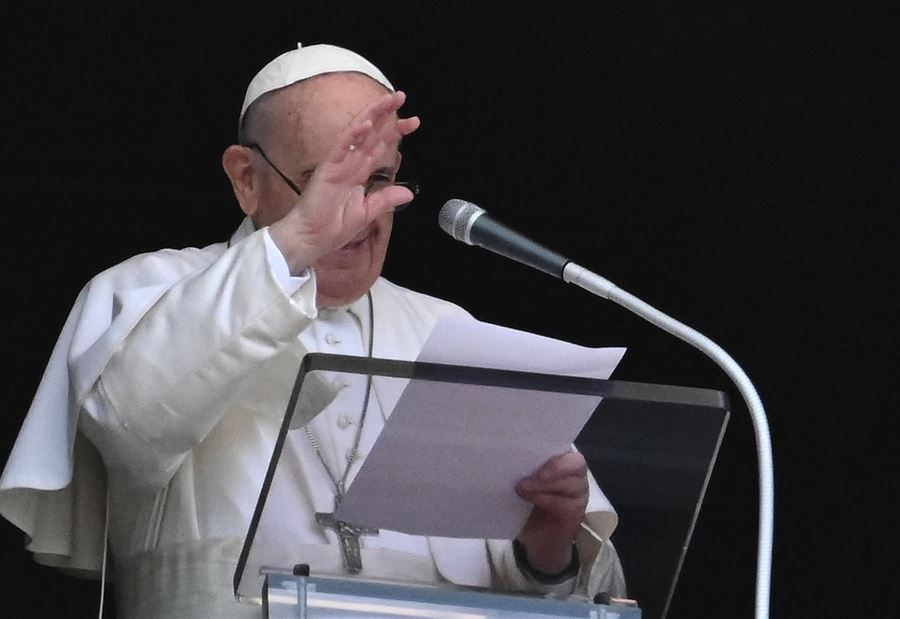 مظروف بداخله ثلاث رصاصات أرسل إلى البابا!