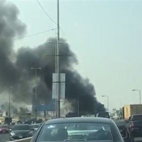 بالفيديو: إشعال إطارات على طريق ضبية البحرية بالفيديو: إشعال إطارات على طريق ضبية البحرية