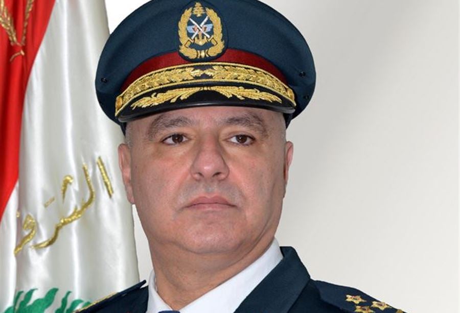 قائد الجيش يُغادر إلى قطر 
