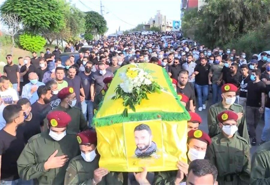 بالصور: حزب الله يشيّع شهيده في الجنوب بالصور: حزب الله يشيّع شهيده في الجنوب