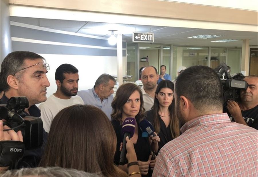 زيارة مفاجئة لبستاني الى صالة الزبائن - كهرباء لبنان  زيارة مفاجئة لبستاني الى صالة الزبائن - كهرباء لبنان