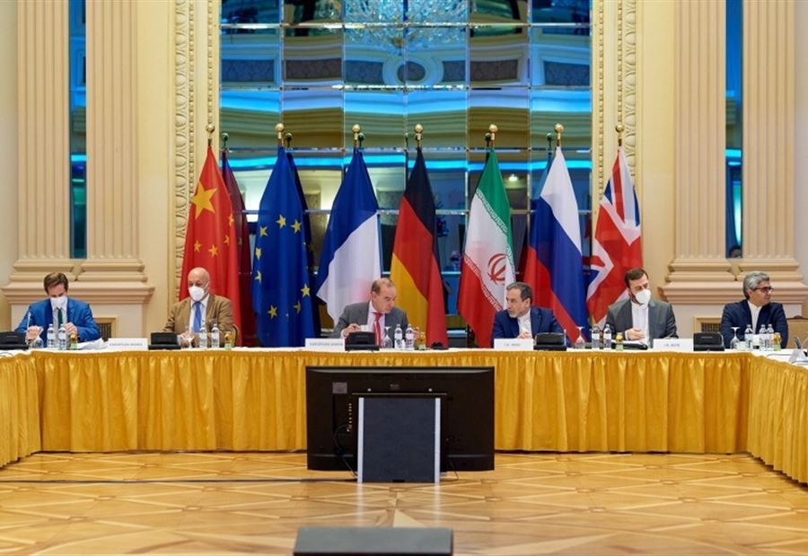 إيران تُفاوض في فيينا... وحزب الله "يقطف" في لبنان؟! 