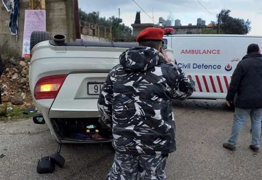 بالصورة: في يحمر.. اصابة ام وطفلتها جراء انقلاب سيارتهما 