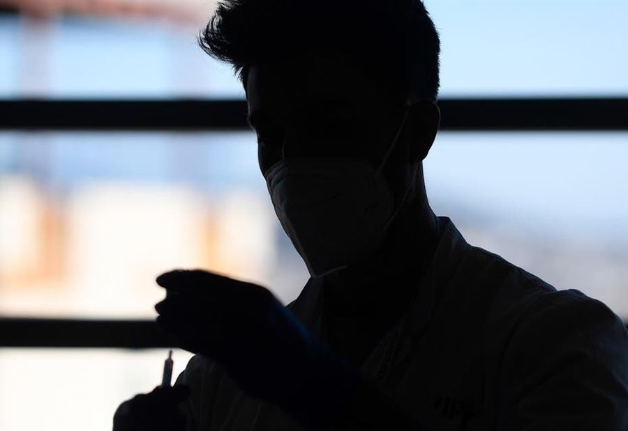 فيسبوك يكثف جهوده لكبح الأخبار المضللة حول لقاحات كورونا