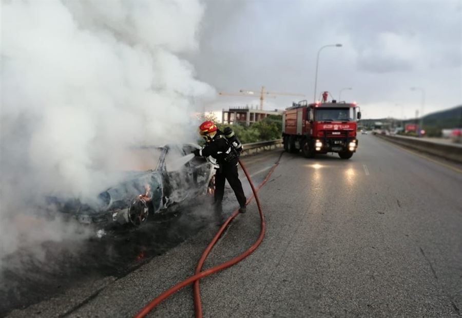 بالصور: حريق سيارة في شكا بالصور: حريق سيارة في شكا