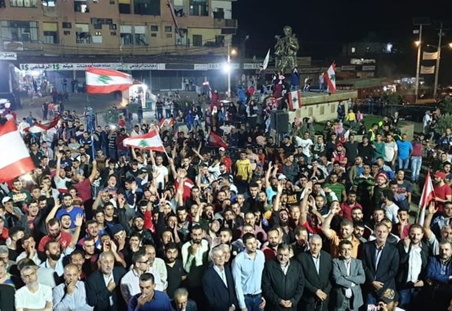 بالصورة: نائب "مستقبلي" في صفوف المتظاهرين 