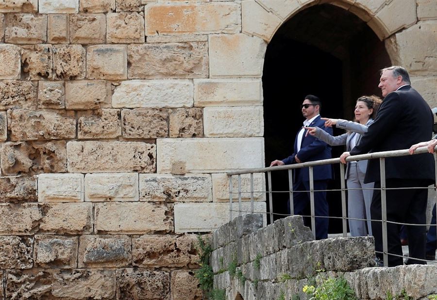 بالصور: بومبيو وزوجته في جبيل