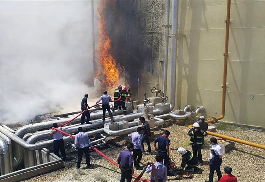 إيران... حريقٌ "ضخمٌ" في مستودع كيميائي