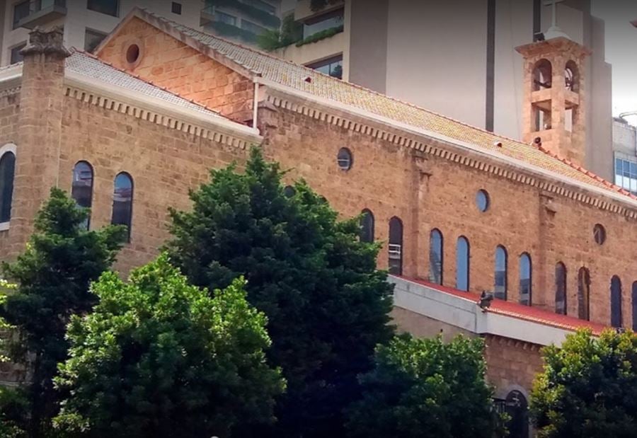 "بالشتم والضرب"... كاهنان يعتديان على المهندس رولان غسطين "بالشتم والضرب"... كاهنان يعتديان على المهندس رولان غسطين