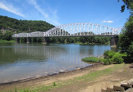 هكذا تم تدمير جسر مائي عمره 107 أعوام