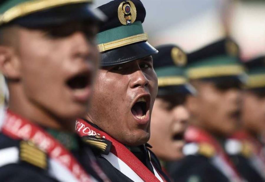 عقيد بالجيش ينشق عن مادورو في فنزويلا 
