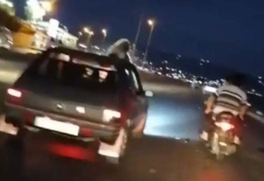 بالفيديو: من دون رحمة... قيّدوا الكلب على سطح السيارة