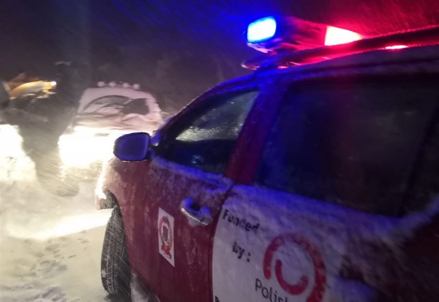 بالصور: إنقاذ مواطنين على طريق عام جرد القبيات