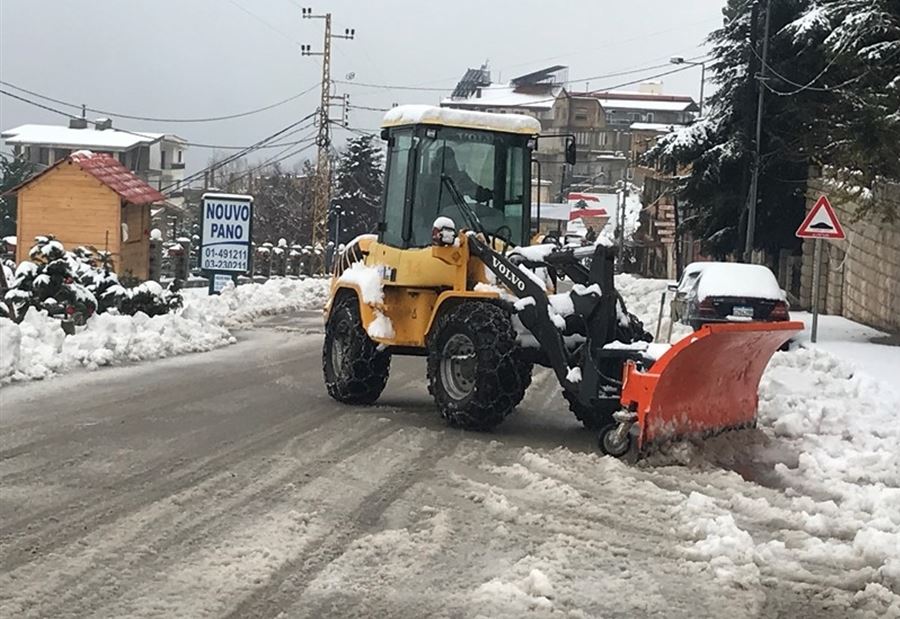 بالصورة: الثلوج غمرت بعض المناطق على علو 1200 متر