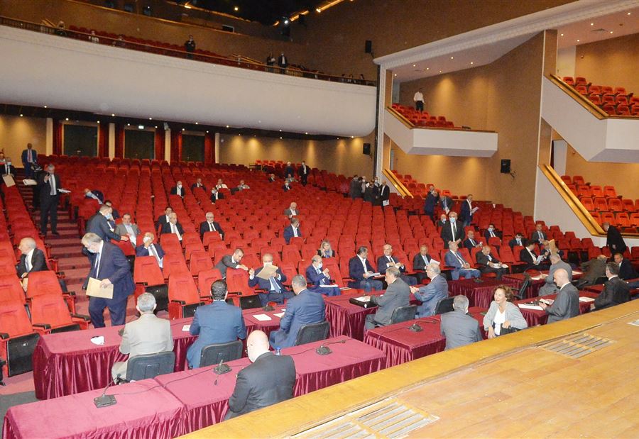 تَحالف أمل الاشتراكي القوّات ونصف حزب الله بوجه التيار!