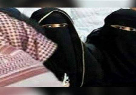 سعوديتان تزفان زوجهما السبعيني إلى القفص الذهبي!