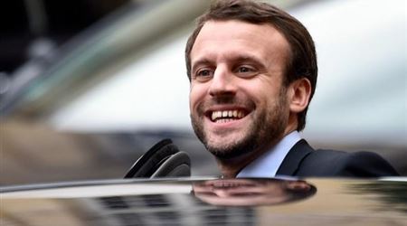 طالبة تتحرش بوزير الاقتصاد الفرنسي.. فماذا حكم عليها؟!