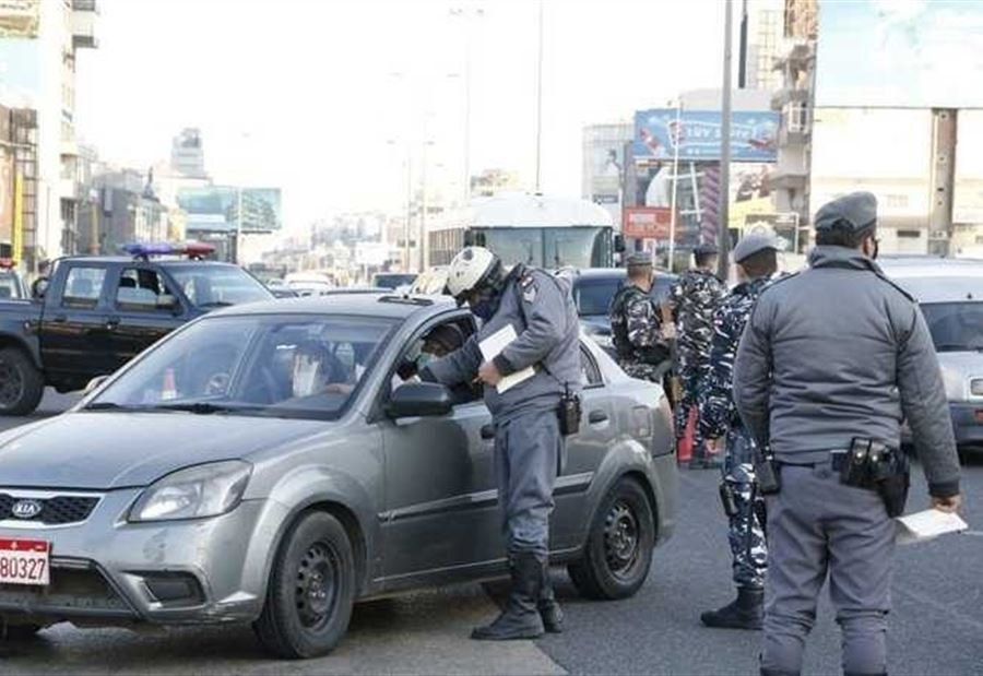 حاولا الهروب من حاجز قوى الأمن في بيروت... ووقعت الكارثة! (فيديو)