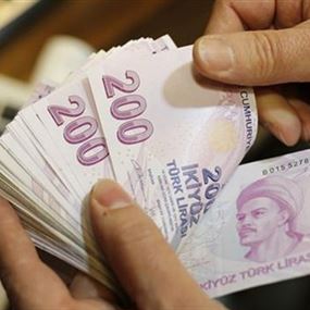 الليرة التركية تعاود المسار الهبوطي