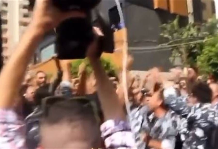 "سيف وترس"... "عسكر عين التينة" يرقصون فرحًا (فيديو)