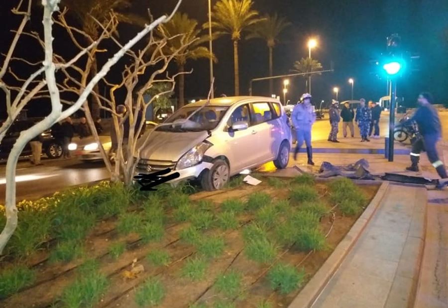 بالصور: 4 جرحى على طريق السان جورج
