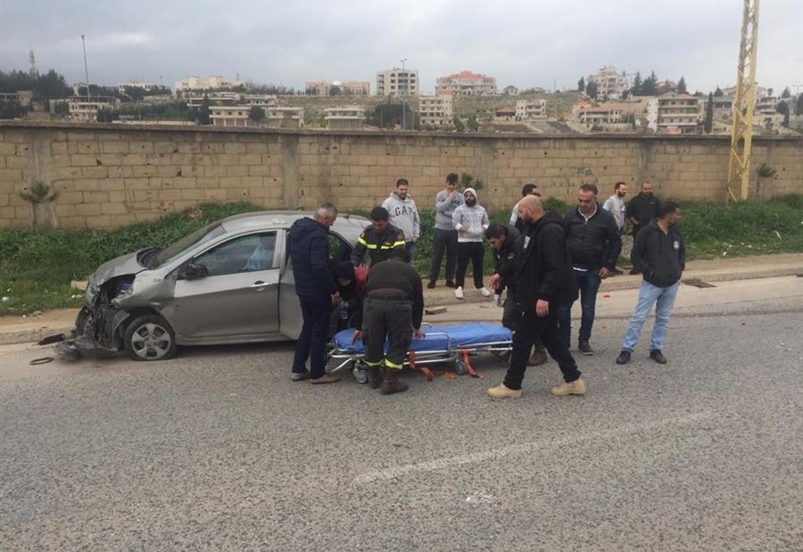 بالصور: جريحة اثر حادث سير في عنجر