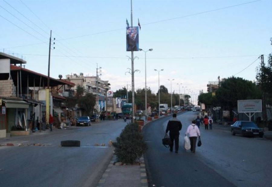 أَقفل طريق تعلبايا احتجاجًا على سَرقة فان أَقفل طريق تعلبايا احتجاجًا على سَرقة فان