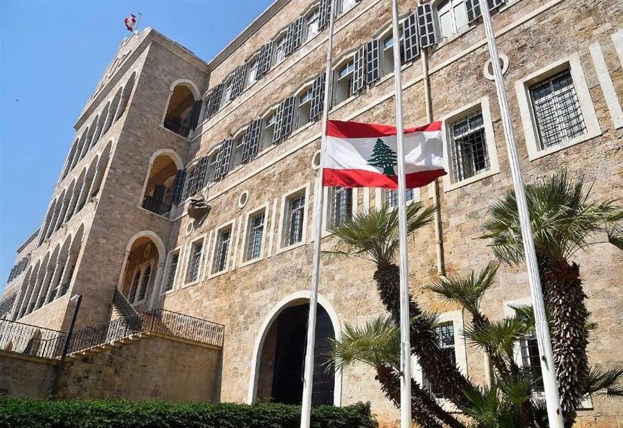 وزيرٌ ينوّه بإنجازات "زميله"!