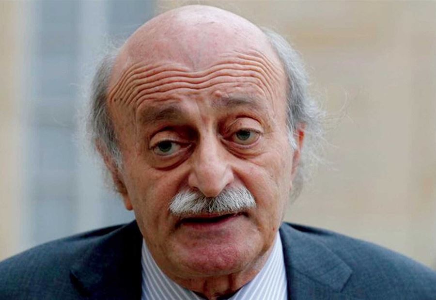 "ذاكرة تاريخية"... جنبلاط يعلّق على تفجير اسرائيل رصيف يارون