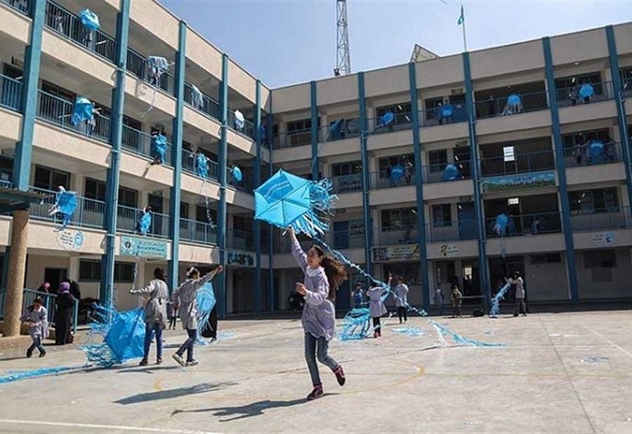 غارةٌ إسرائيلية تستهدف مدرسة "الأونروا"! غارةٌ إسرائيلية تستهدف مدرسة "الأونروا"!