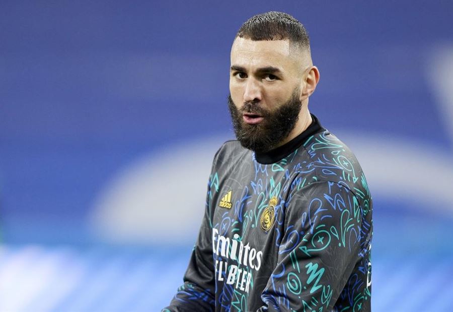 بنزيما أمام المحكمة... وطلبٌ بدفع 80 ألف يورو لزميله!