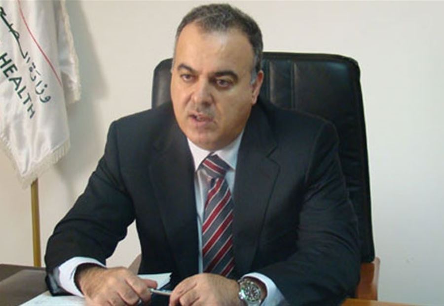 خليفة يرفع السرية المصرفية عن حساباته وممتلكاته