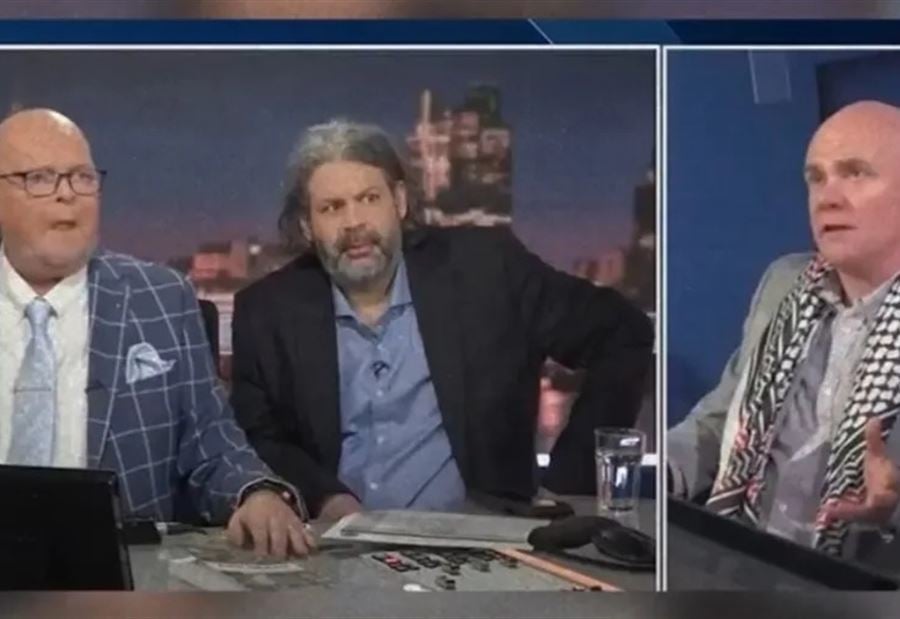 بسبب تأييده للمقاومة... مذيع بريطاني يطرد ضيفاً من برنامجه (فيديو)
