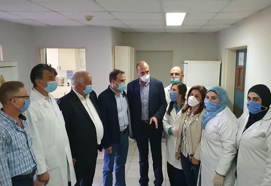 وزير الصحة سلم مستشفى حلبا الحكومي جهاز الـ pcr