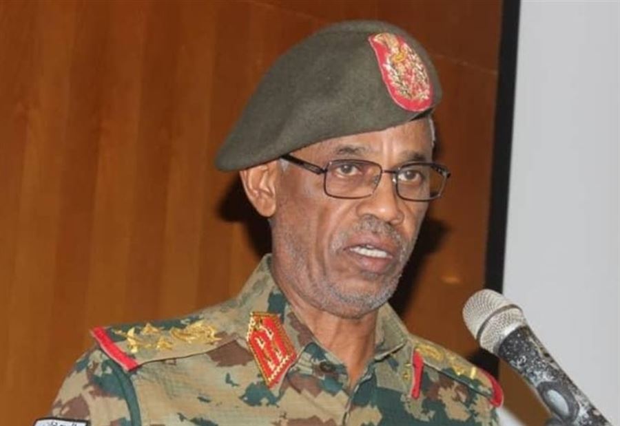 من هو وزير الدفاع السوداني الذي أعلن عزل البشير؟