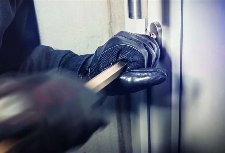 بالكسر والخلع... سرقة منازل في الميّة وميّة