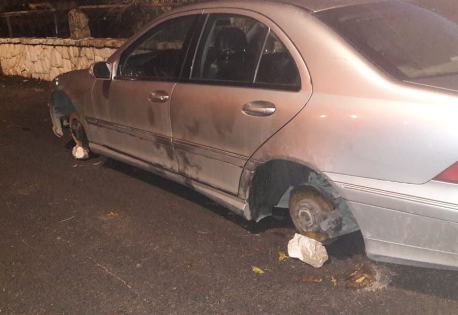 في جرجوع... سرقوا دواليب سيارتها الاربعة 