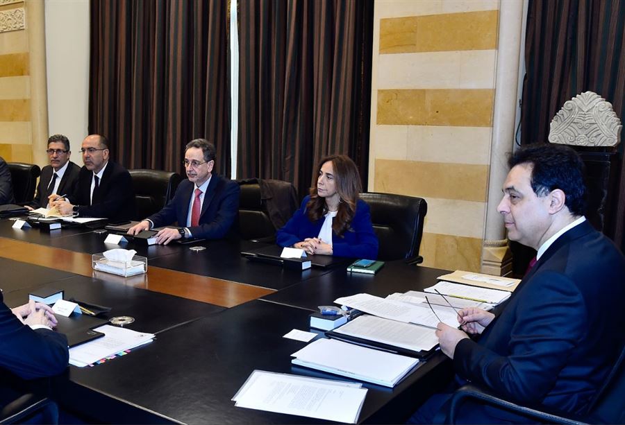 دياب يترأس الإجتماع الأول مع وفد خبراء "النقد الدولي" دياب يترأس الإجتماع الأول مع وفد خبراء "النقد الدولي"