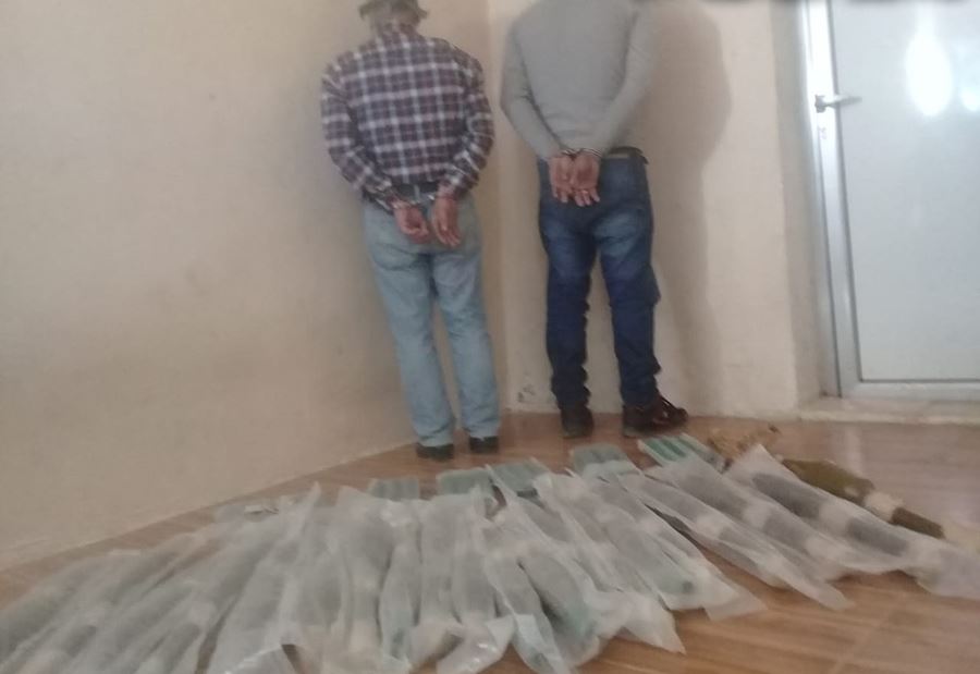 بالصور: أوقفا في الهرمل لحيازتهما كمية من القذائف الصاروخية