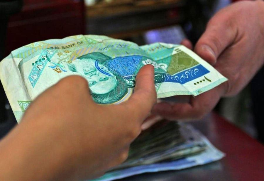 حاملة الطائرات الأميركية تضرب الريال الإيراني