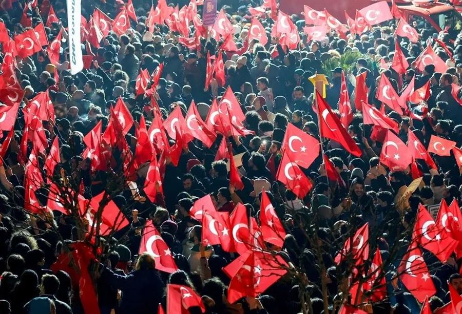تشمل صحافيين... مداهمات واعتقالات إثر الإحتجاجات في تركيا