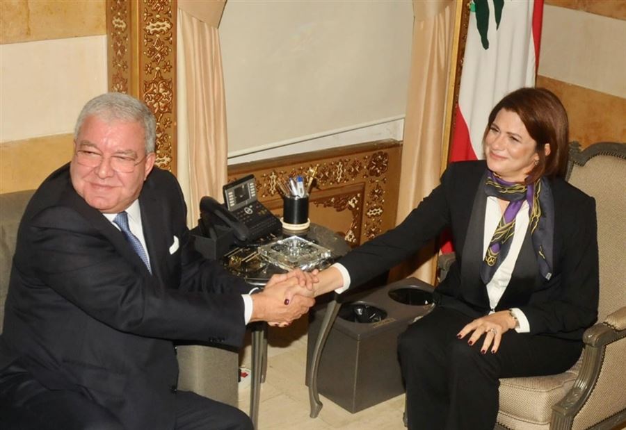 "تنغيم" بين ريا والمشنوق !