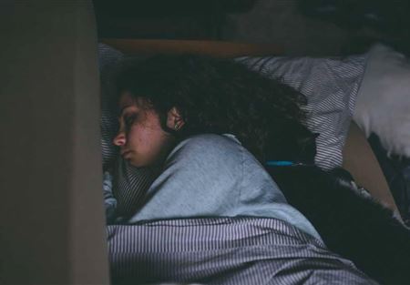 "علاج إلكتروني" لمن يعانون الأرق