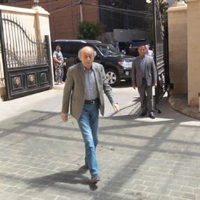 جنبلاط منسحباً: خَلَصْ ما بقى تْسِمّوني!
