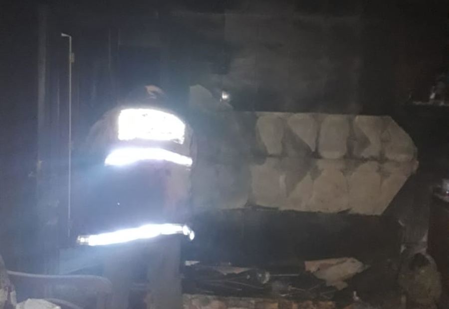 بالصورة: حريق داخل شقة سكنية في المشرفة بالصورة: حريق داخل شقة سكنية في المشرفة