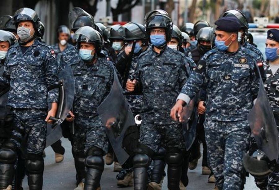 أخرجوه بالقوّة... عملية اقتحام بنك "التمويل الاسلامي" فَشِلَت  