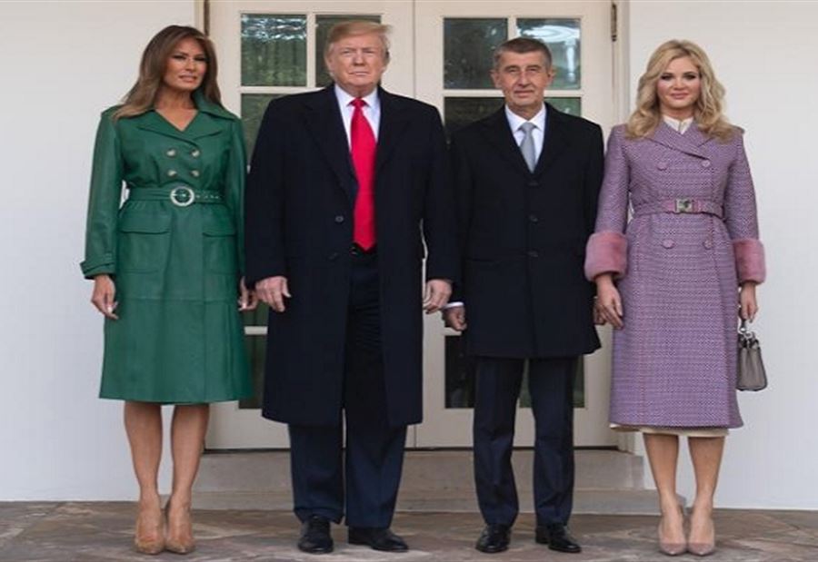 بالفيديو: ترمب ينسى ميلانيا ويحرجها أمام مونيكا!