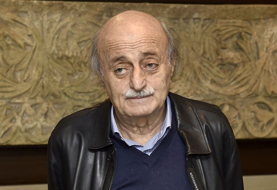 "نستذكر وقوفه إلى جانب لبنان"... جنبلاط يعزّي بأمير الكويت 