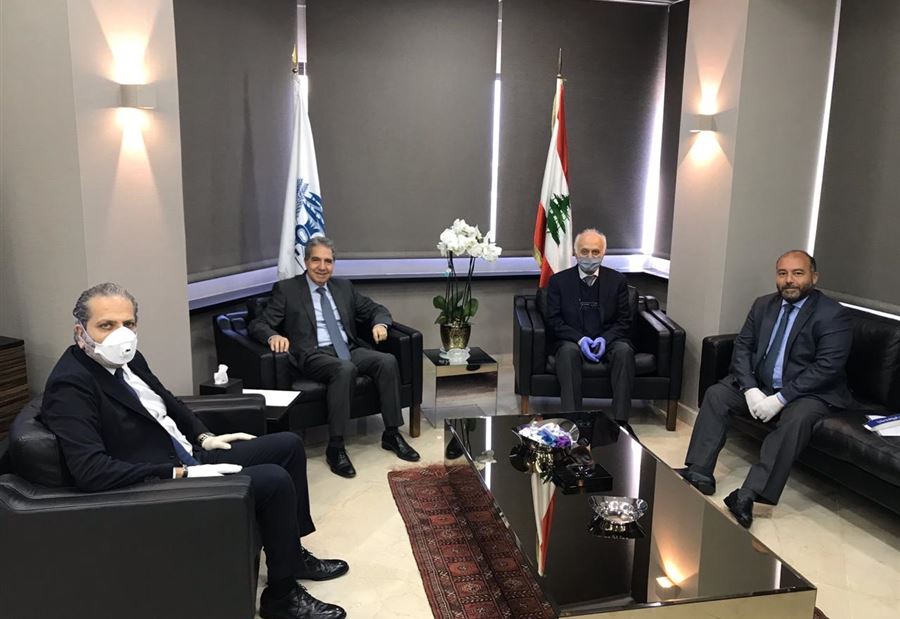 تأجيل دفع الجمرك بين وزني والشركات المستوردة للنفط